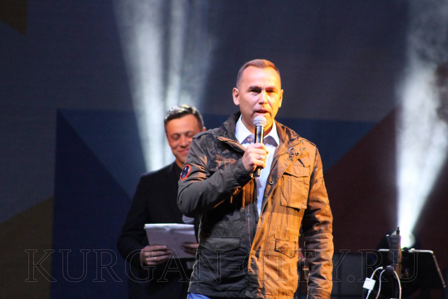 В День города Николай Расторгуев и группа «Любэ» исполнили для курганцев свои лучшие песни.
