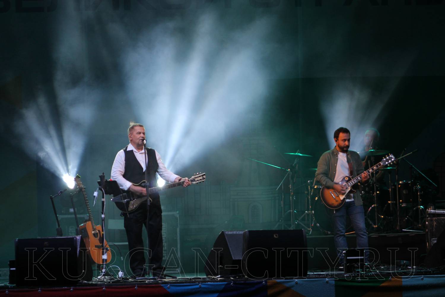 В День города Николай Расторгуев и группа «Любэ» исполнили для курганцев свои лучшие песни.