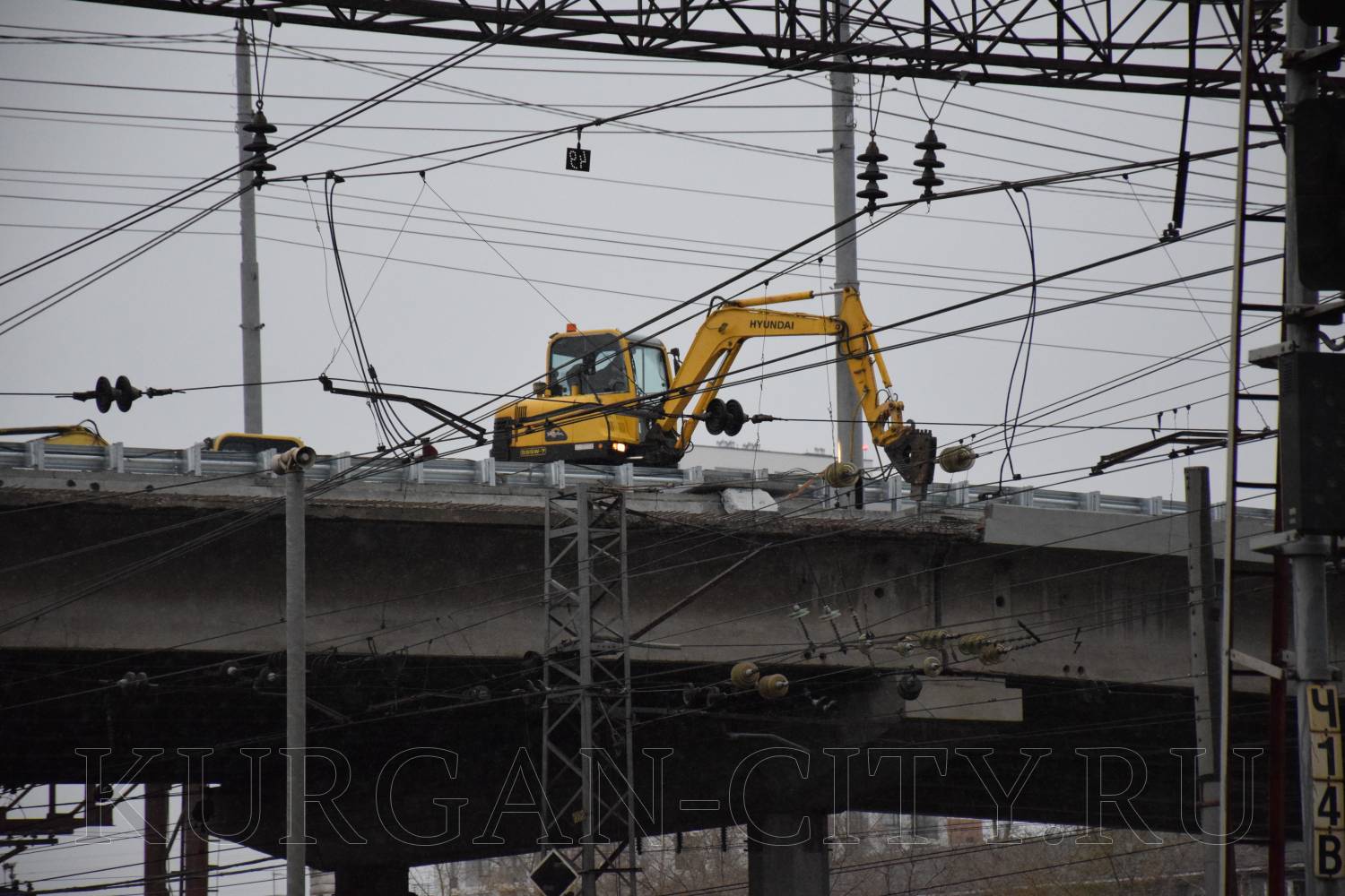 На Некрасовском путепроводе завершаются ремонтные работы.