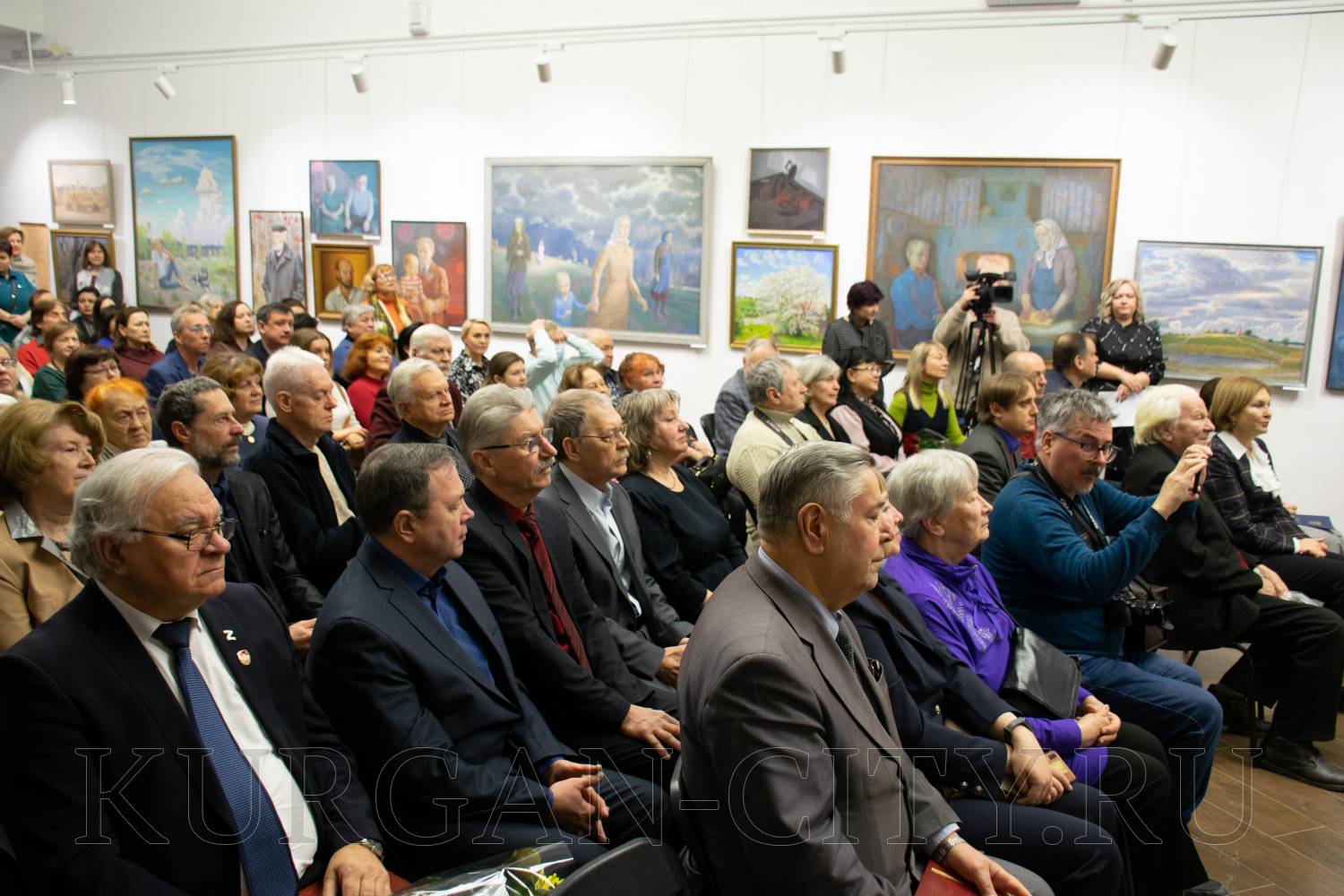 В Кургане открылась юбилейная выставка народного художника России Германа Травникова.