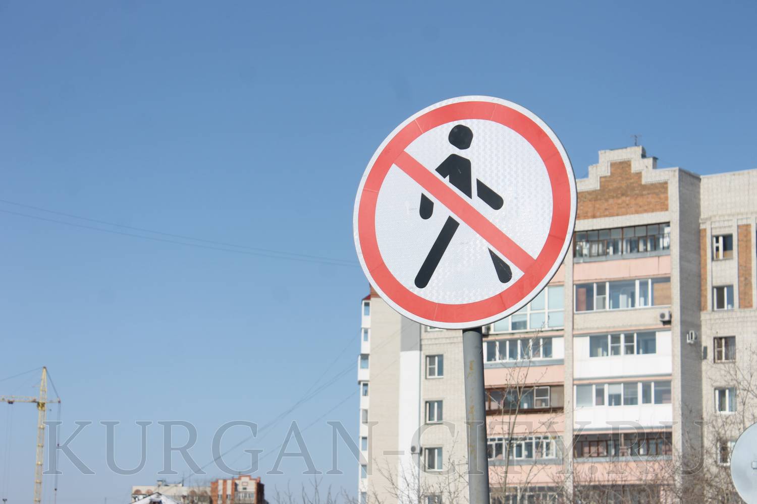 Вниманию пешеходов! При движении по Бурово-Петровскому мосту выбирайте безопасные пути.