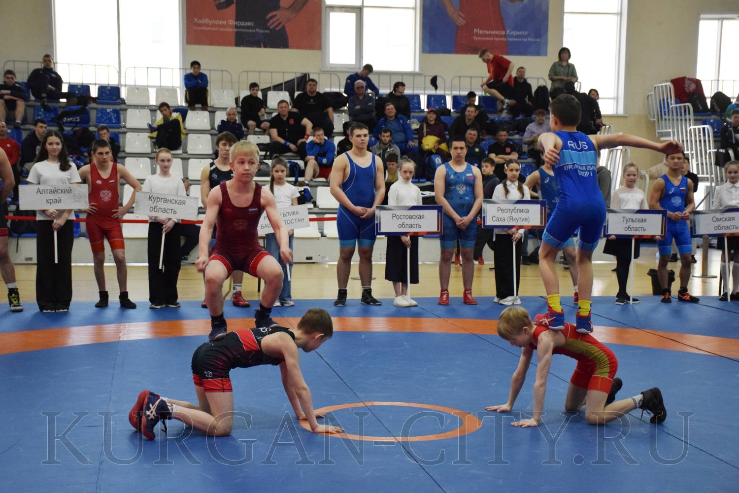 В Кургане проходит XIV Всероссийский турнир по греко-римской борьбе памяти Николая Васильевича Парышева.